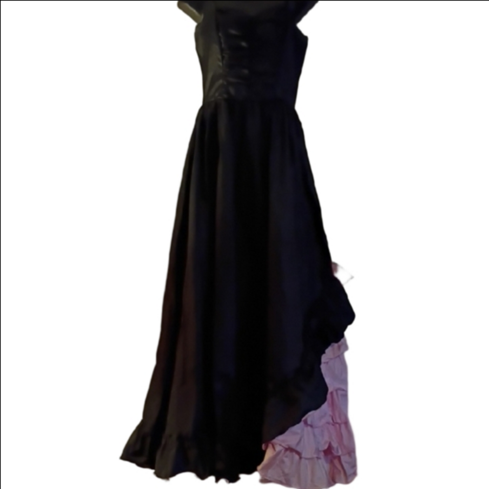 Vintage Whimsy Goth JCPenney Size 9/ 10 Maxi Dress/ Gown. Ruffles!